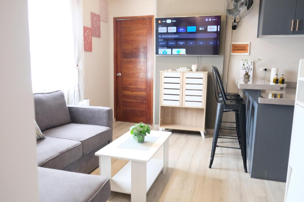 2-Bedroom Boutique City Condo - Newly Renovated! Cebu Stadt Exterior foto