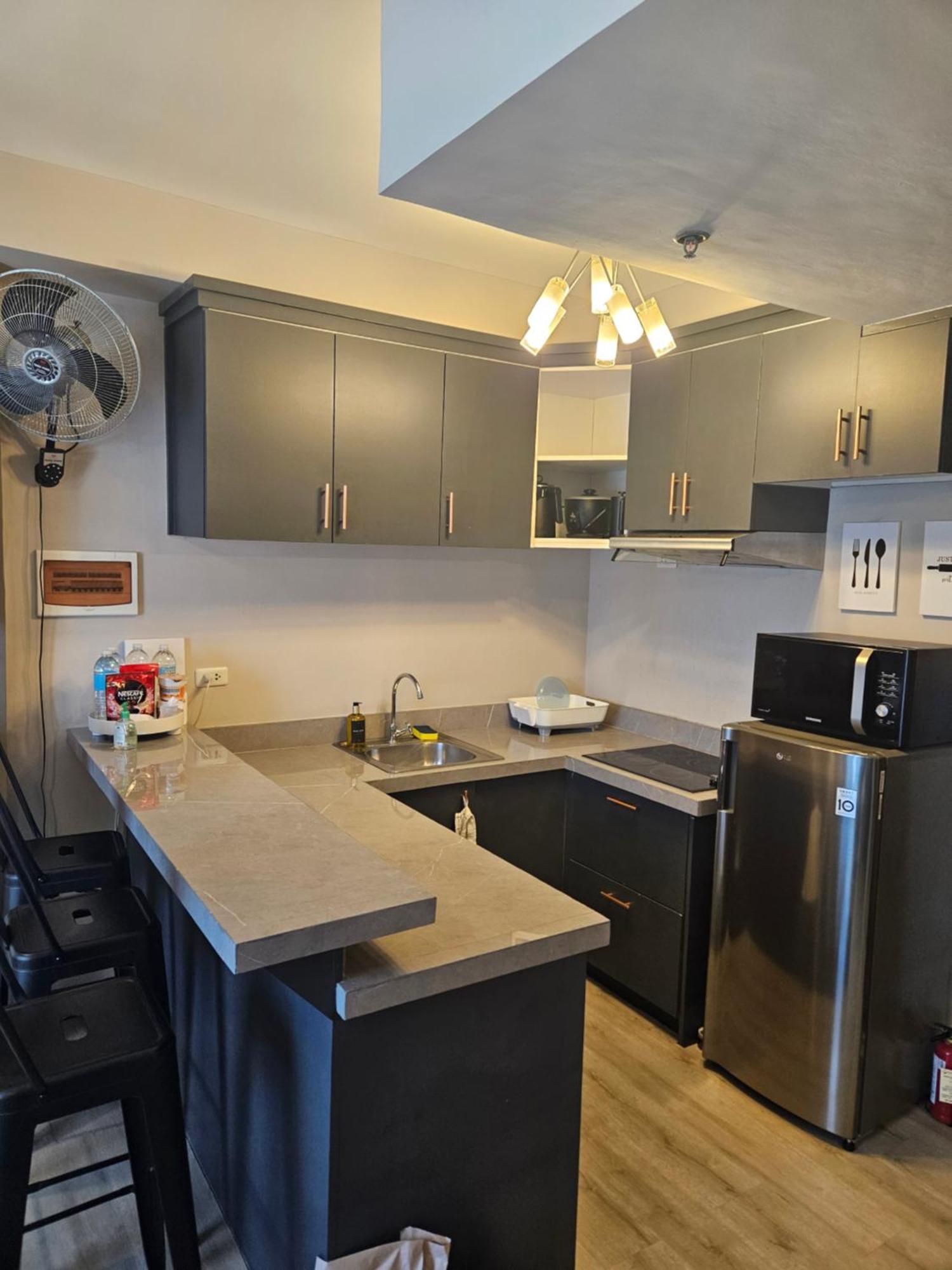 2-Bedroom Boutique City Condo - Newly Renovated! Cebu Stadt Exterior foto