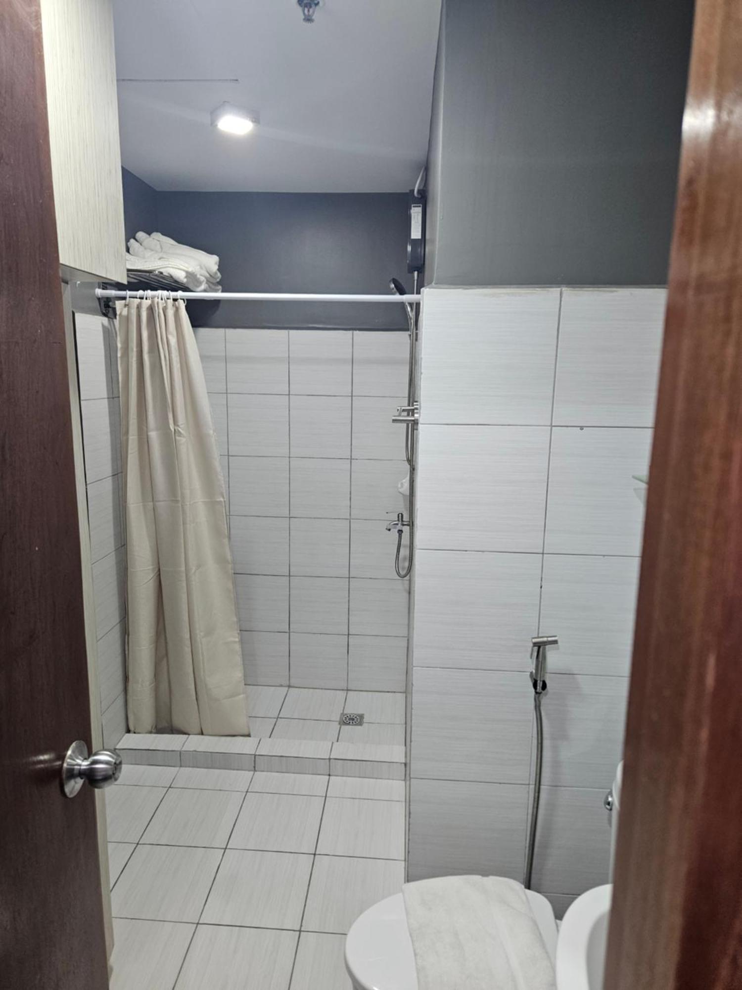 2-Bedroom Boutique City Condo - Newly Renovated! Cebu Stadt Exterior foto
